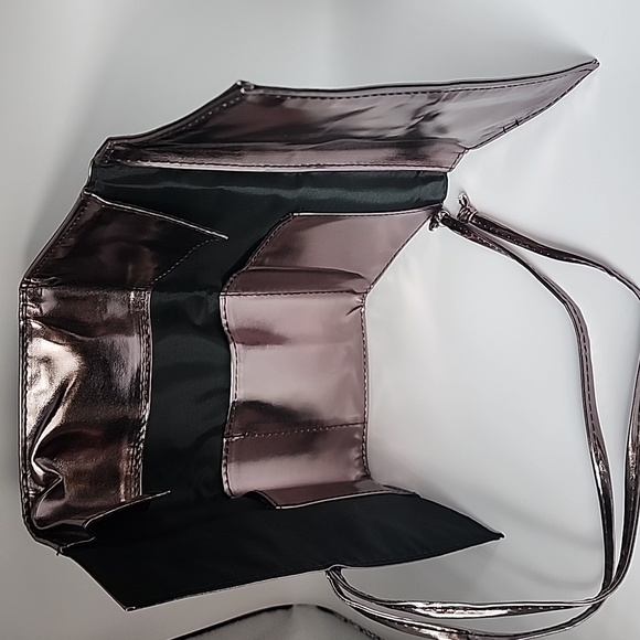 Vasanti Metallic Makeup Brush Travel Case - Picture 4 of 7